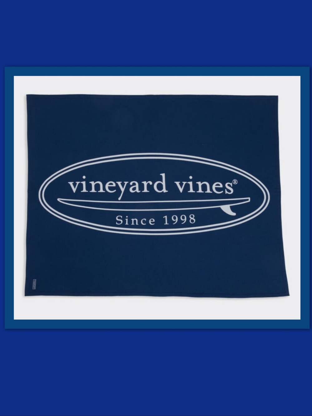 VINEYARD VINES FLEECE BLANKET.